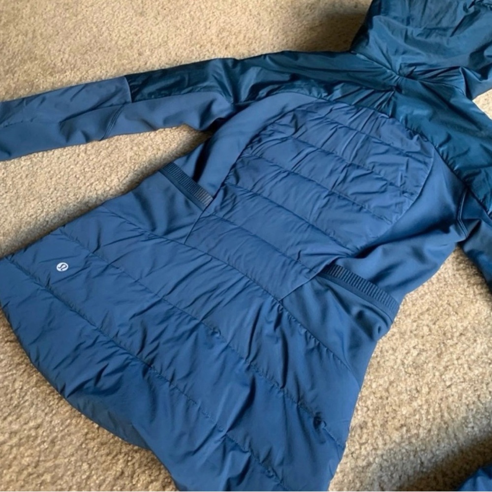 Lululemon Down for it All running jacket - Night Diver - Picture 5 of 6